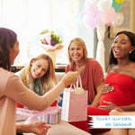 Frauen und Mütter bei Babyparty mit Geschenk